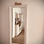 Karra - Autorizat Ministerul Turismului Apartman *